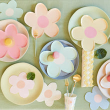 Load image into Gallery viewer, Meri Meri Daisy Shaped Napkins