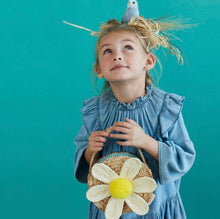 Load image into Gallery viewer, Meri Meri White Daisy Straw Bag