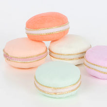 Load image into Gallery viewer, Meri Meri Ladurée Paris Macaron Surprise Balls