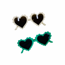 Load image into Gallery viewer, Green Kids Scallop Heart Sunglasses
